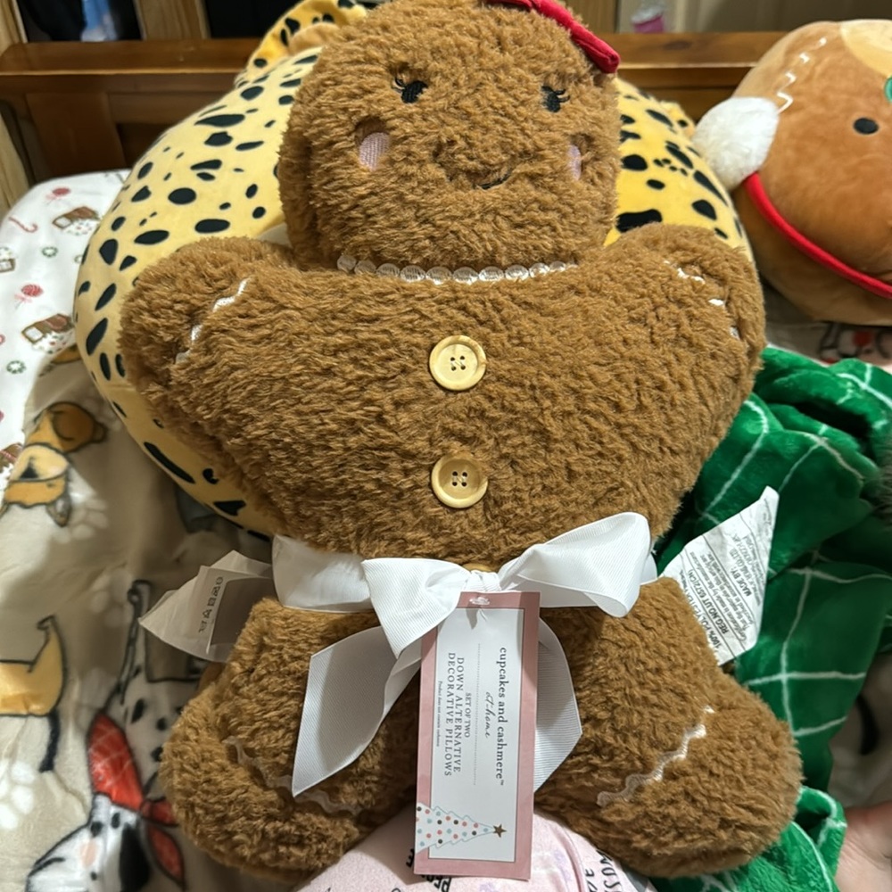 Set of 2 gingerbread pillows